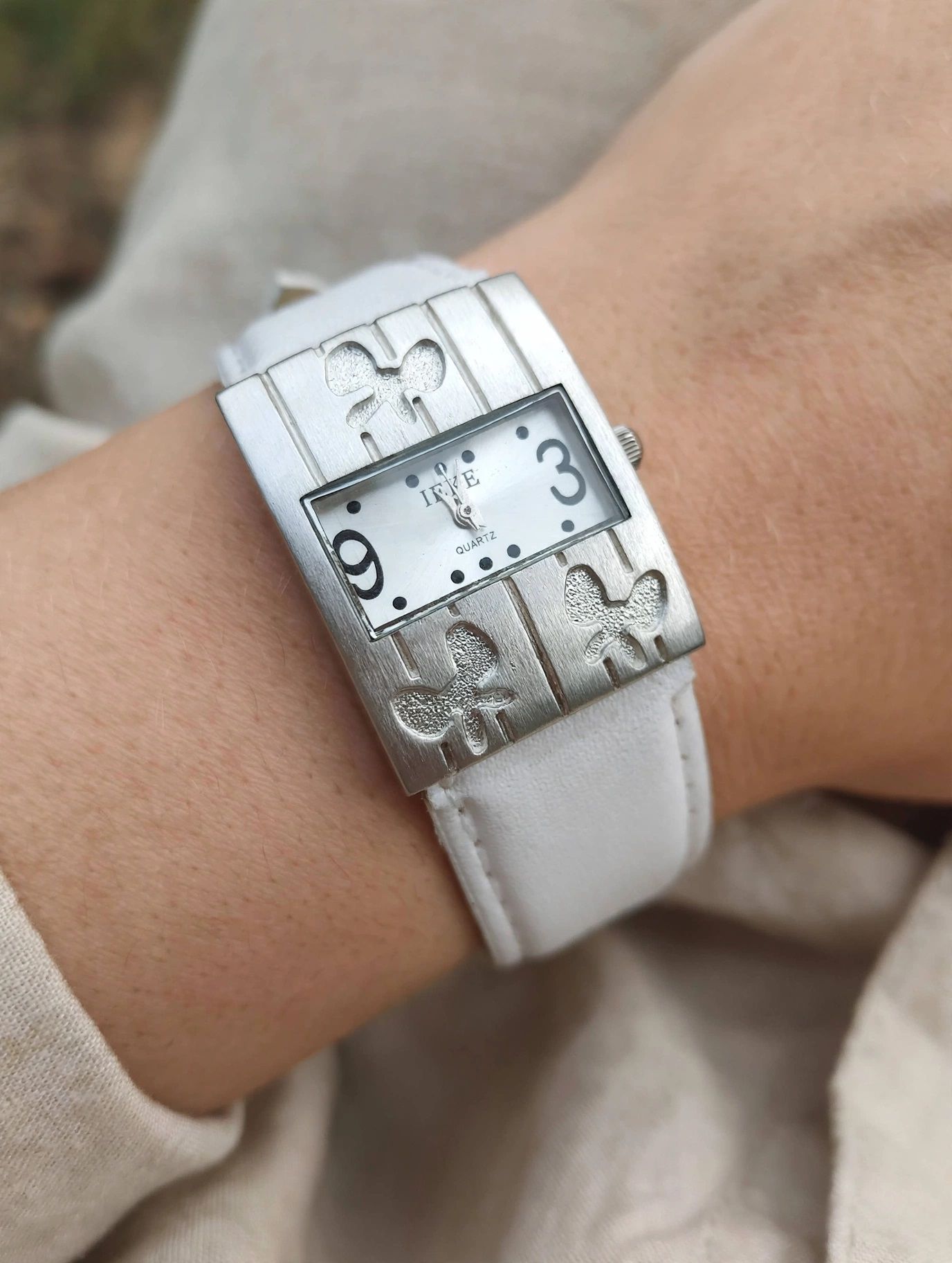 (LW198) IEKI ladies leather strap boxed wrist watch
