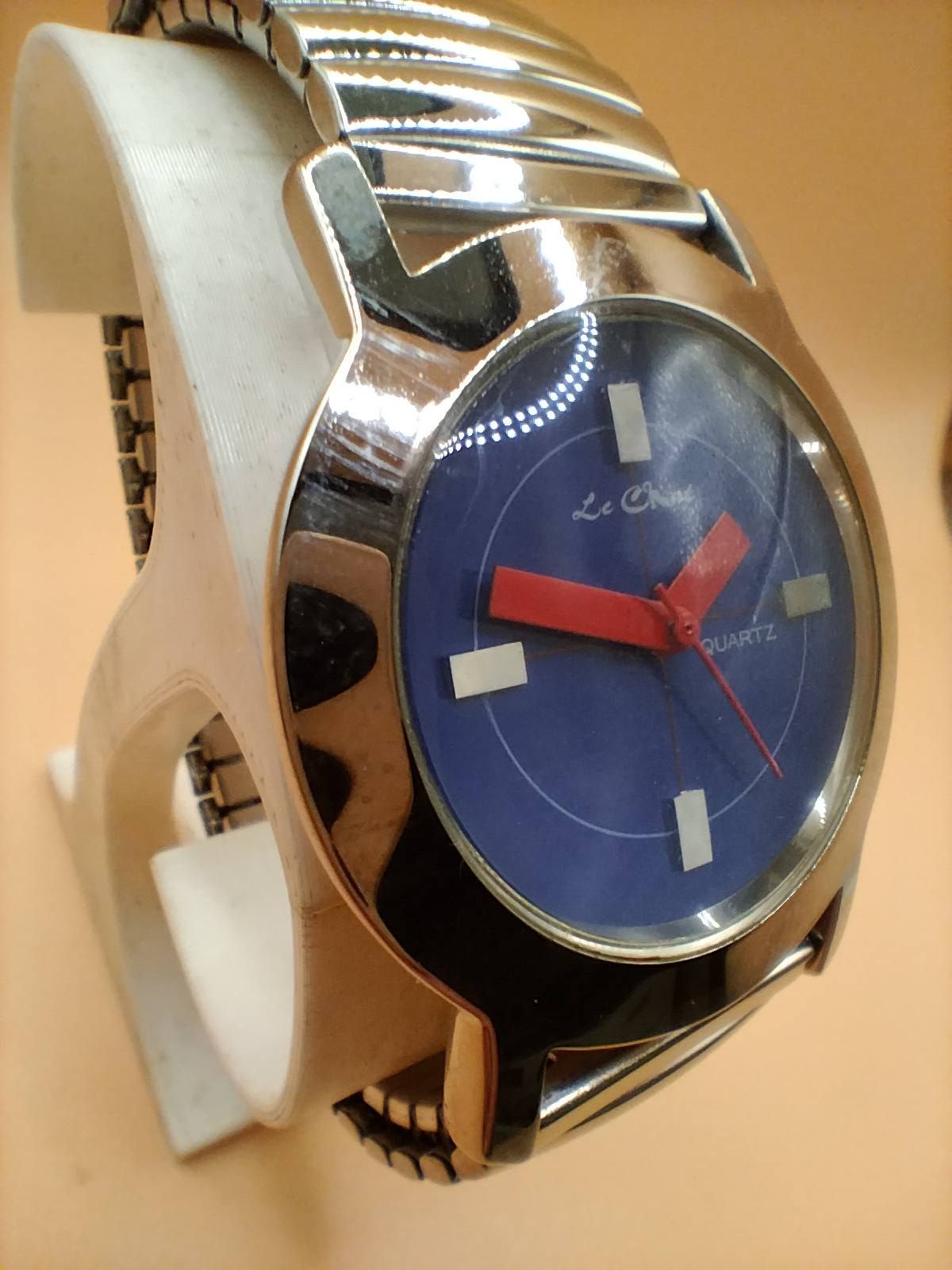 (Lc52) Le Chat adults/teens on expandable stainless steel strap watch