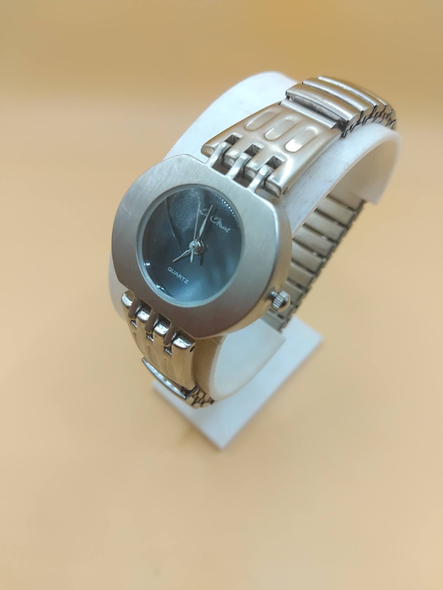 (Lc27) Le Chat ladies/teens brushed stainless steel expandable strap watch