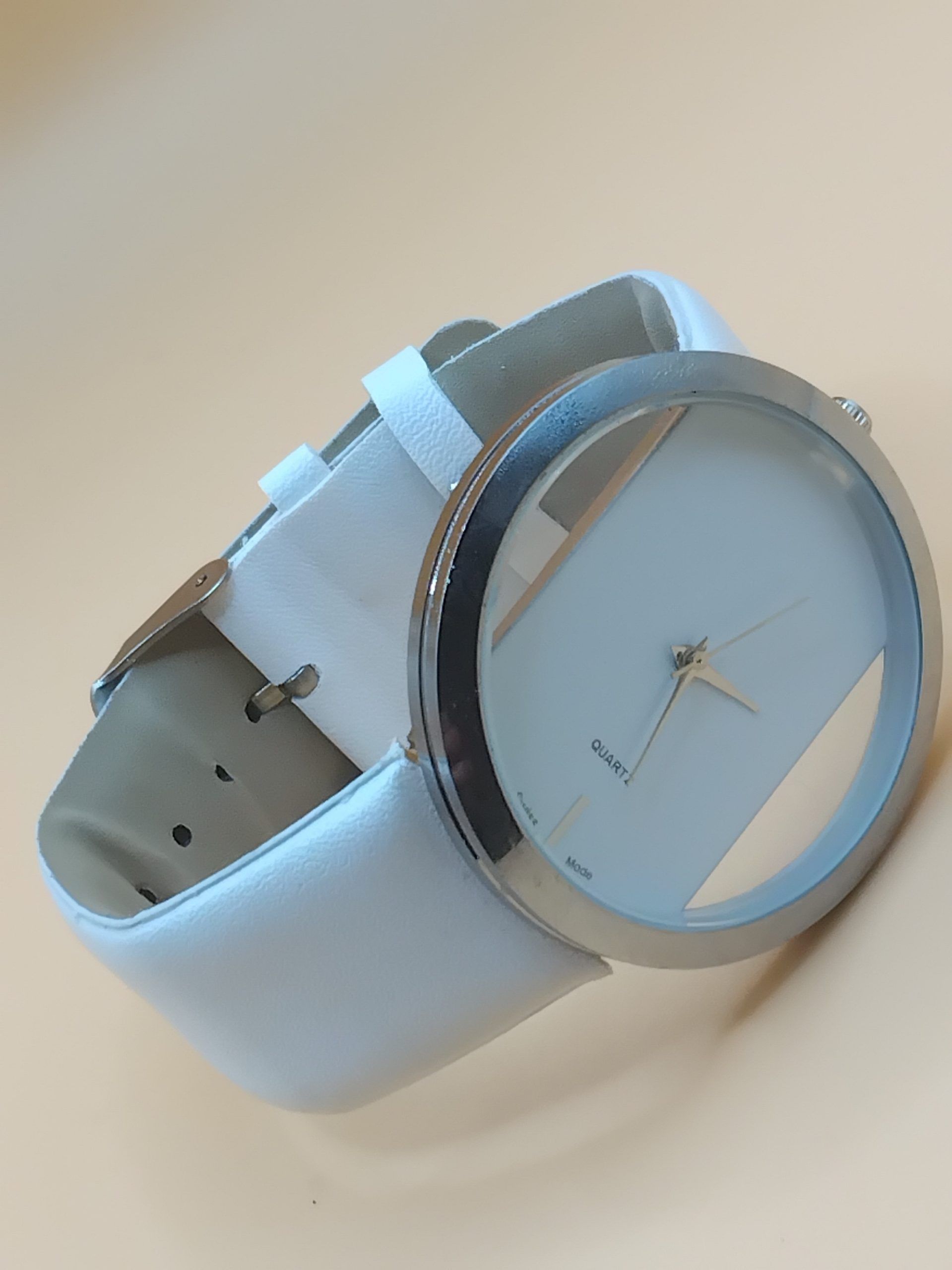 (LW71) Ladies quartz thick white leather strap watch