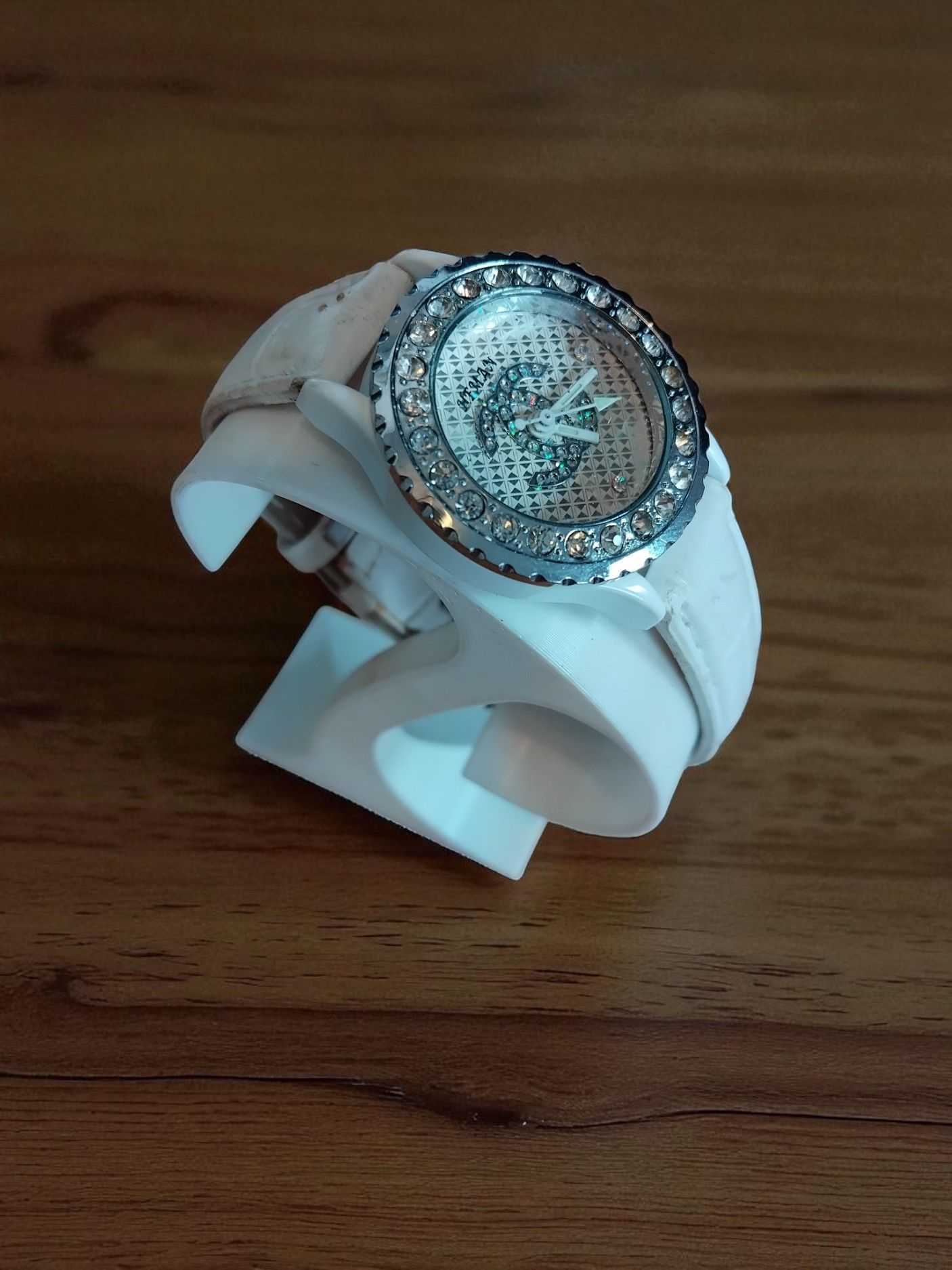 (BW28) Ladies teenager leather strap with rhinestone watch