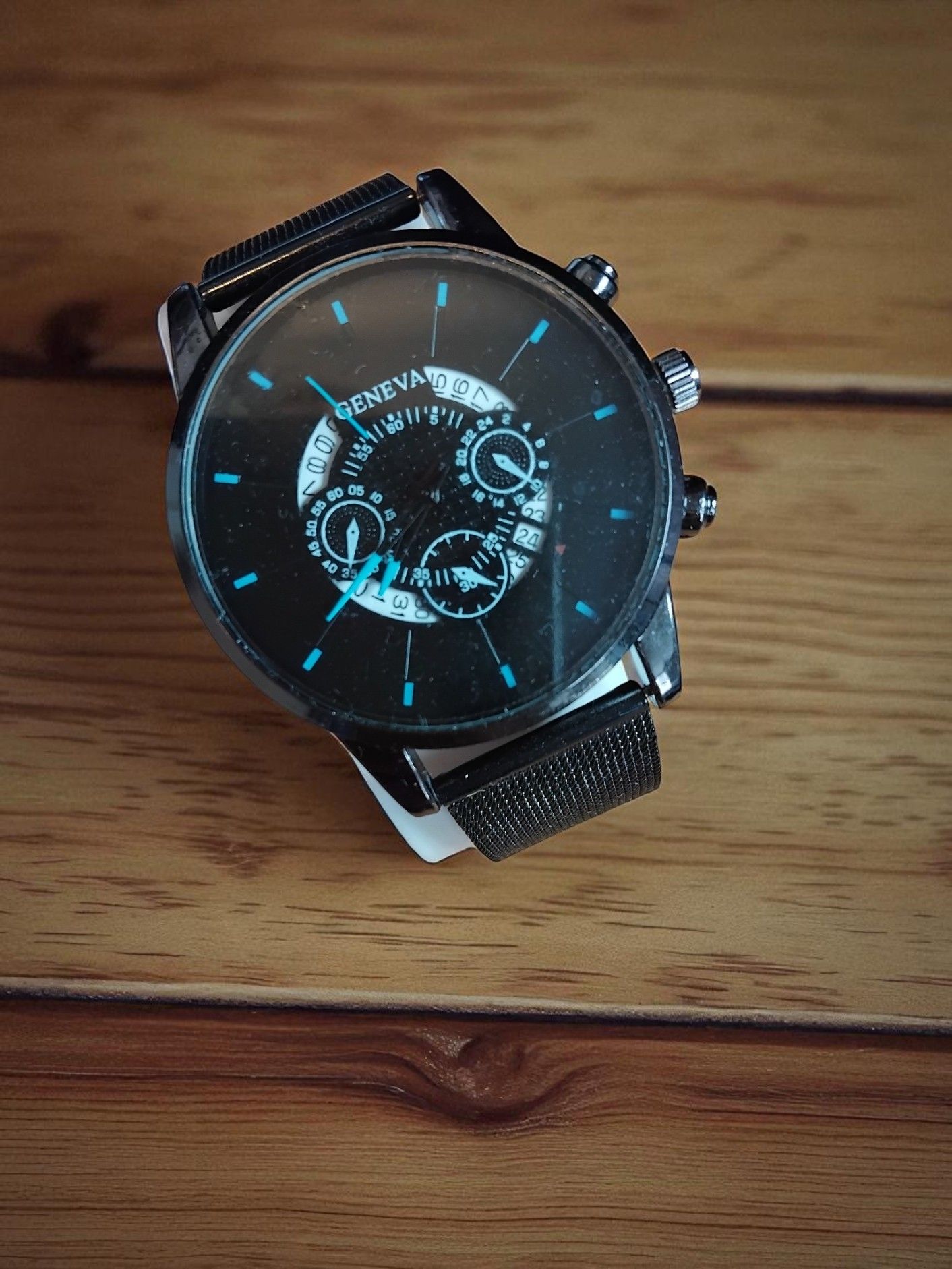 (MW60) Gents/Teenagers Geneva stainless steel watch with date function