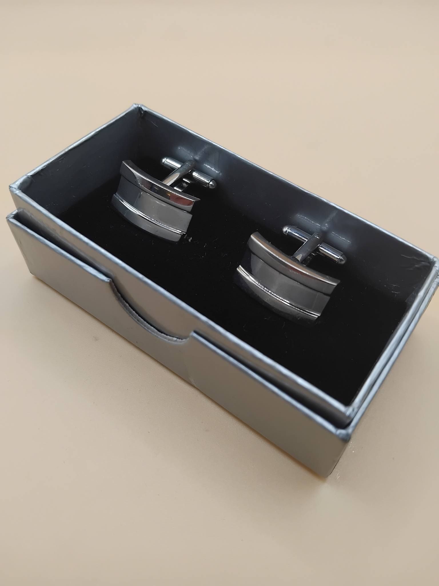 (Cf10) Pair of fun geometrical design 1 quality cufflinks