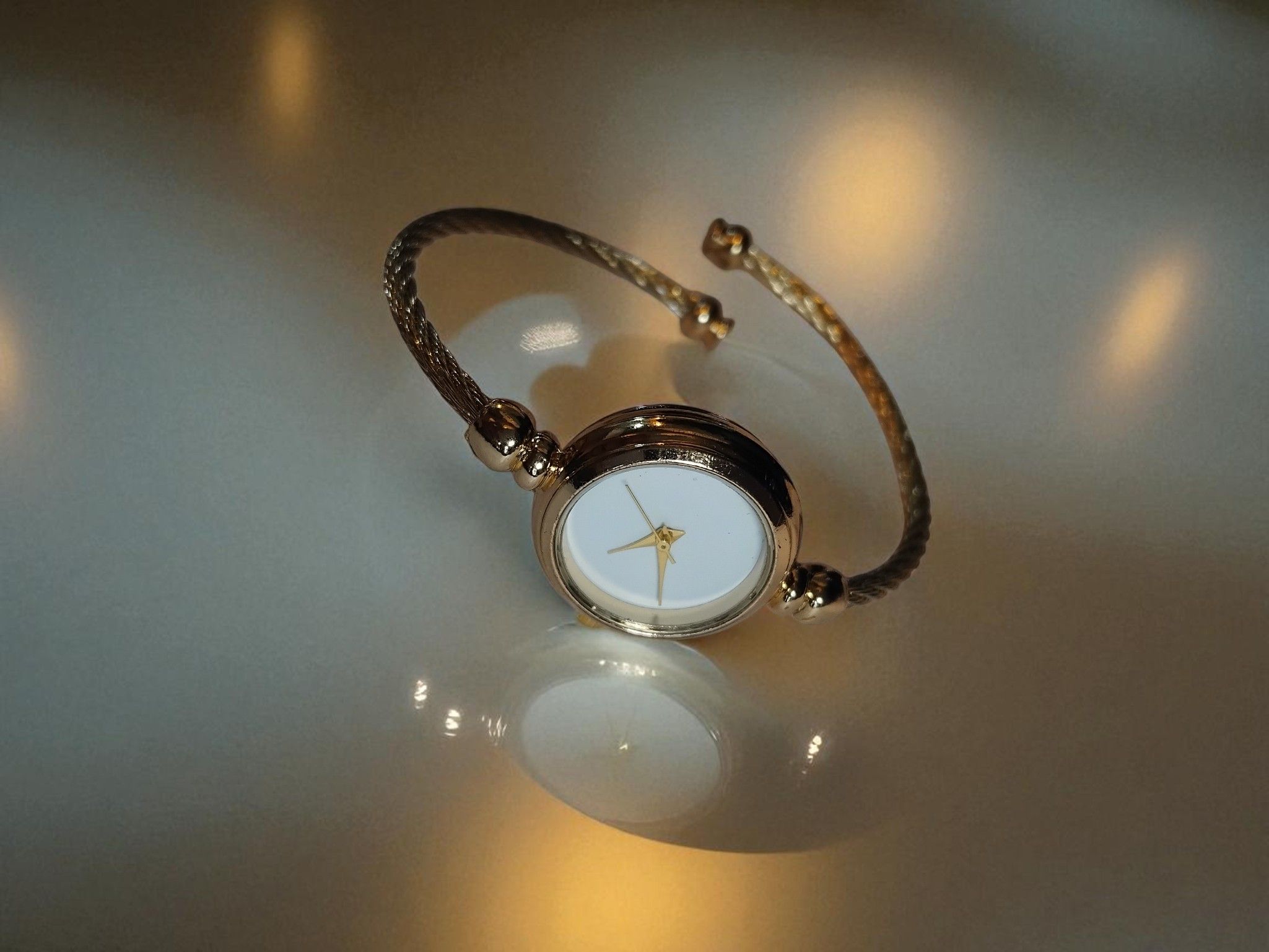 (LW226) Expanding bangle style ladies / teens dress watch boxed