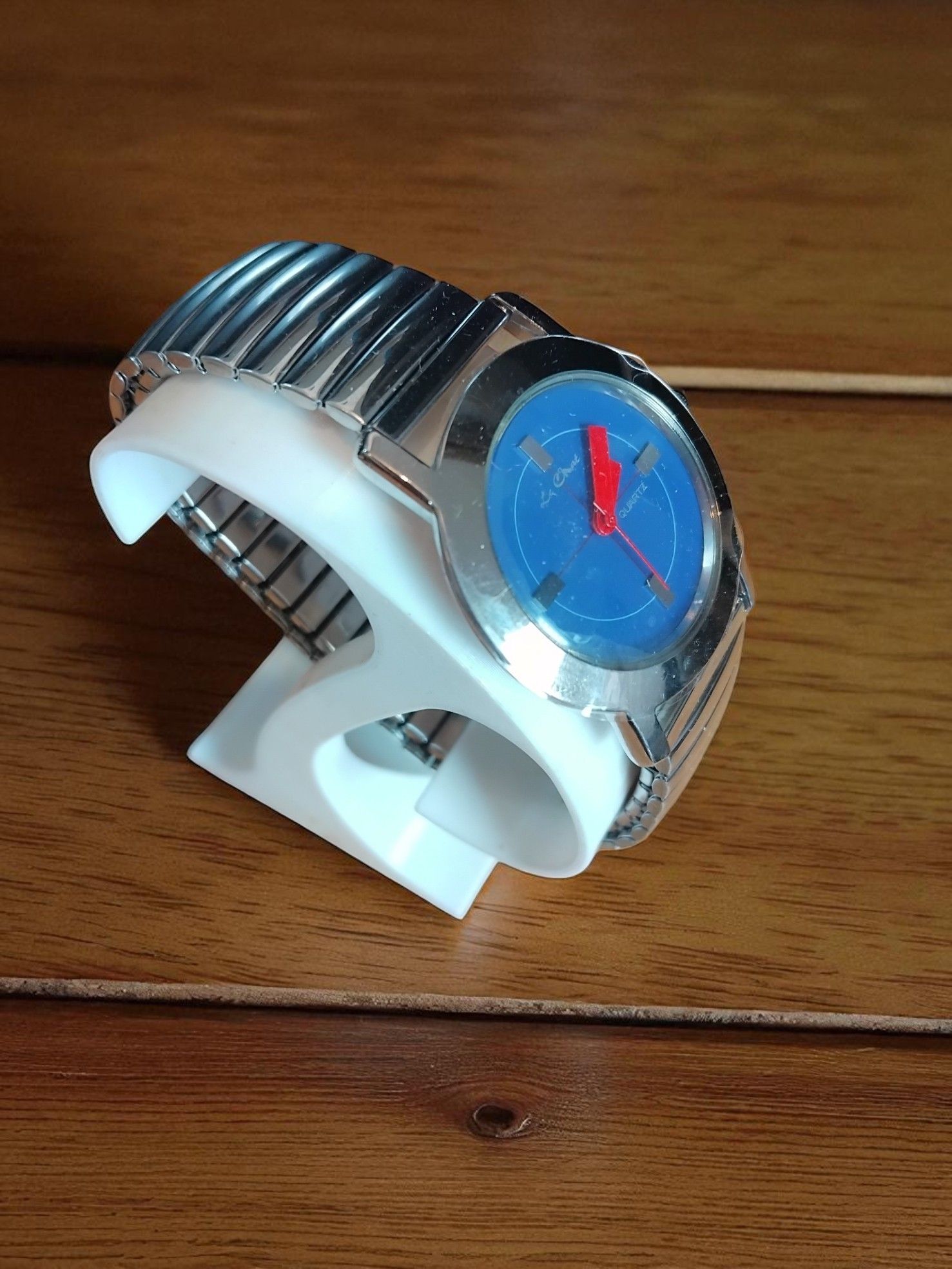 (Lc52) Le Chat adults/teens on expandable stainless steel strap watch