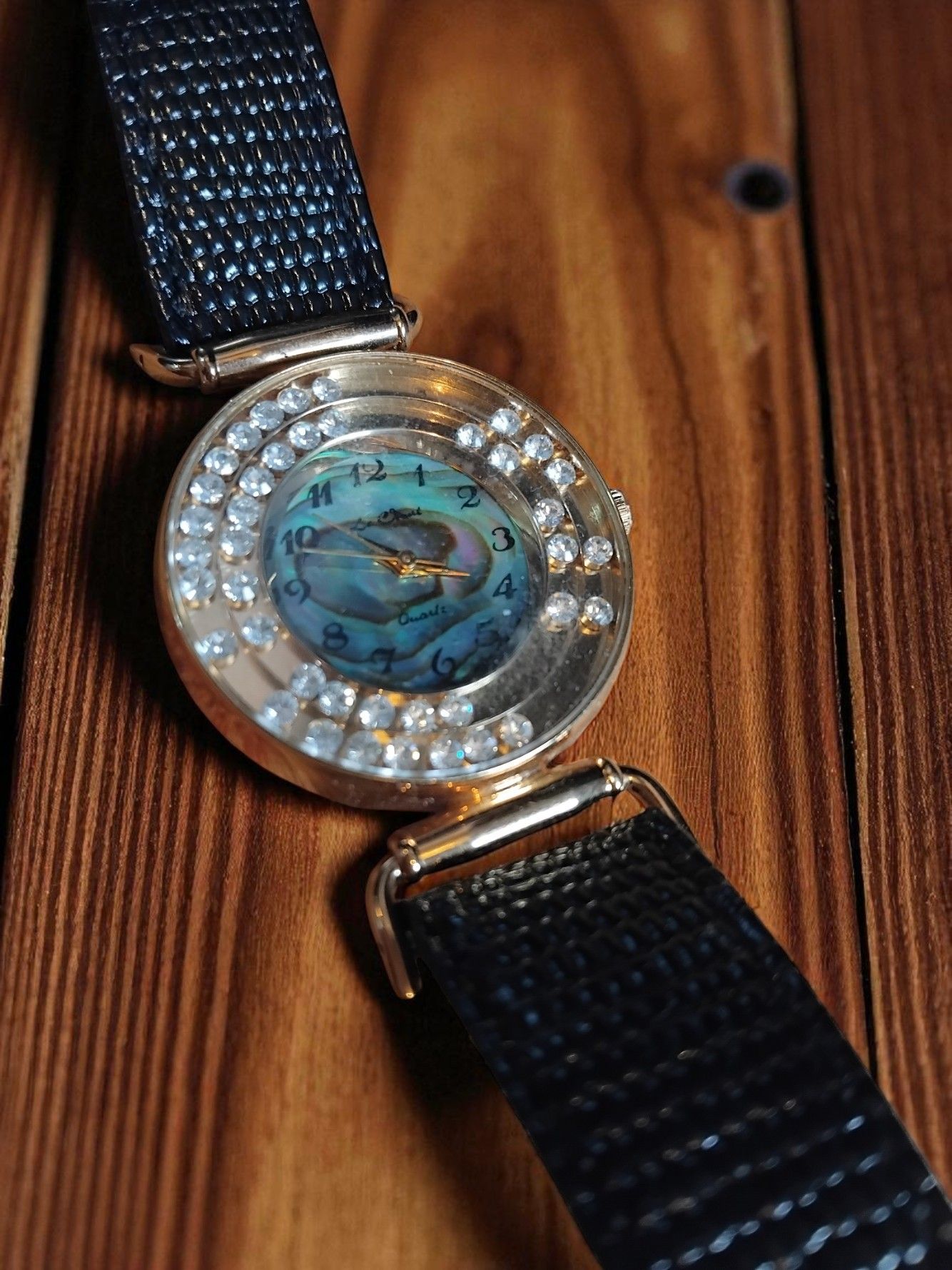 (Lc18) Le Chat ladies/teens leather strap watch with rhinestones