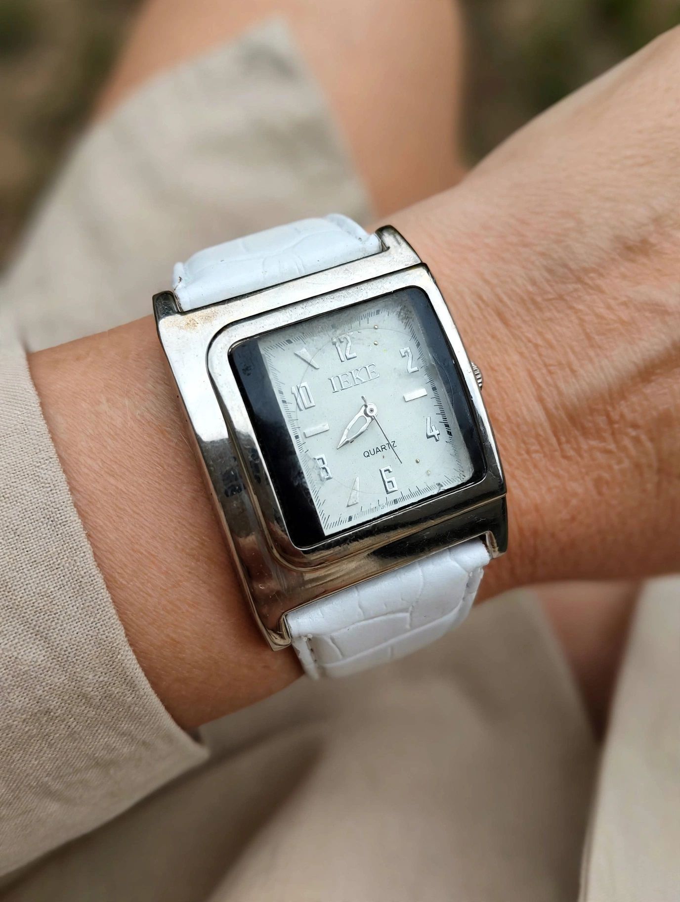 (LW195) IEKI ladies/gents leather strap boxed wrist watch