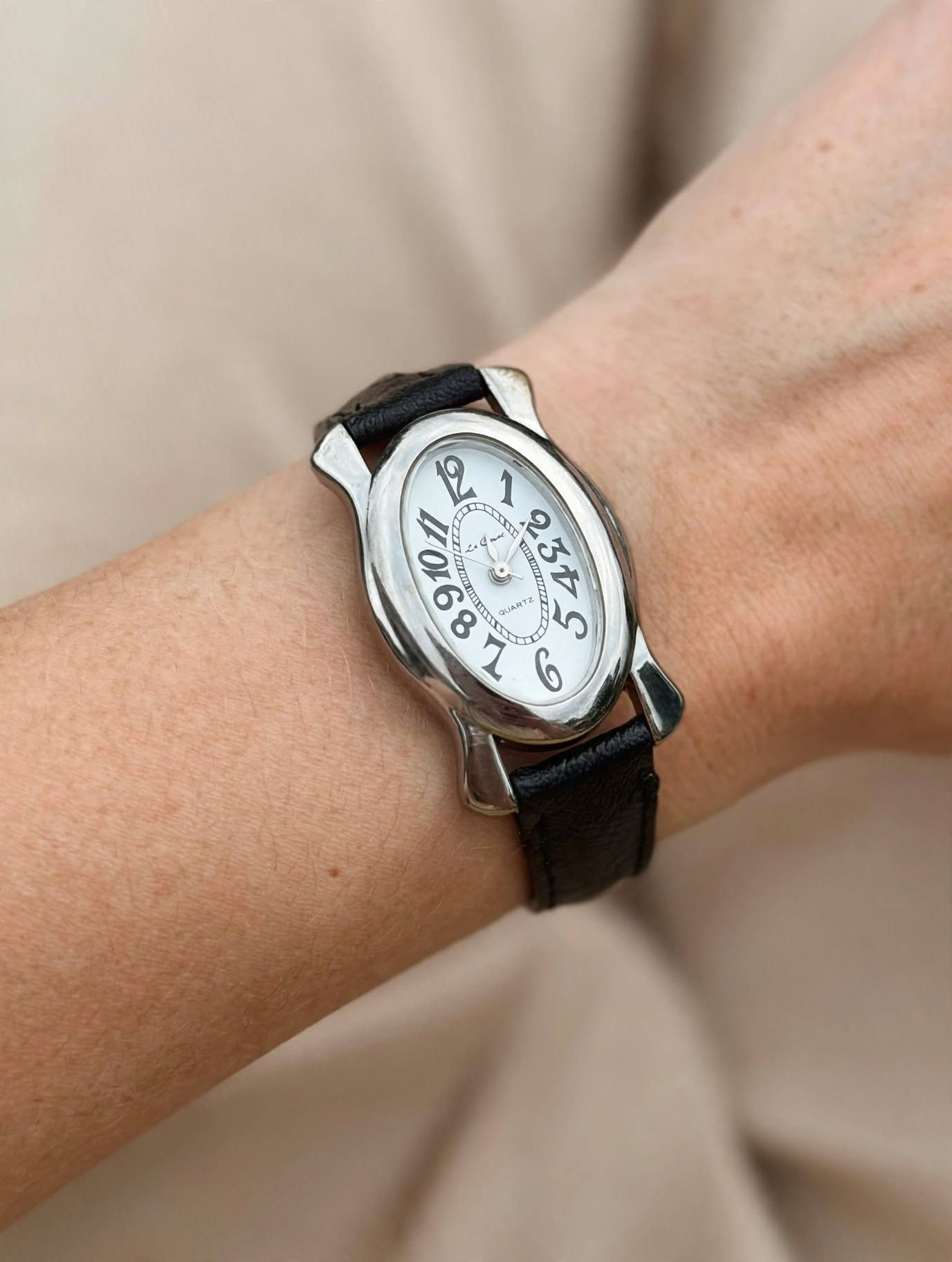 (Lc20) Le Chat ladies/teens leather strap dress watch