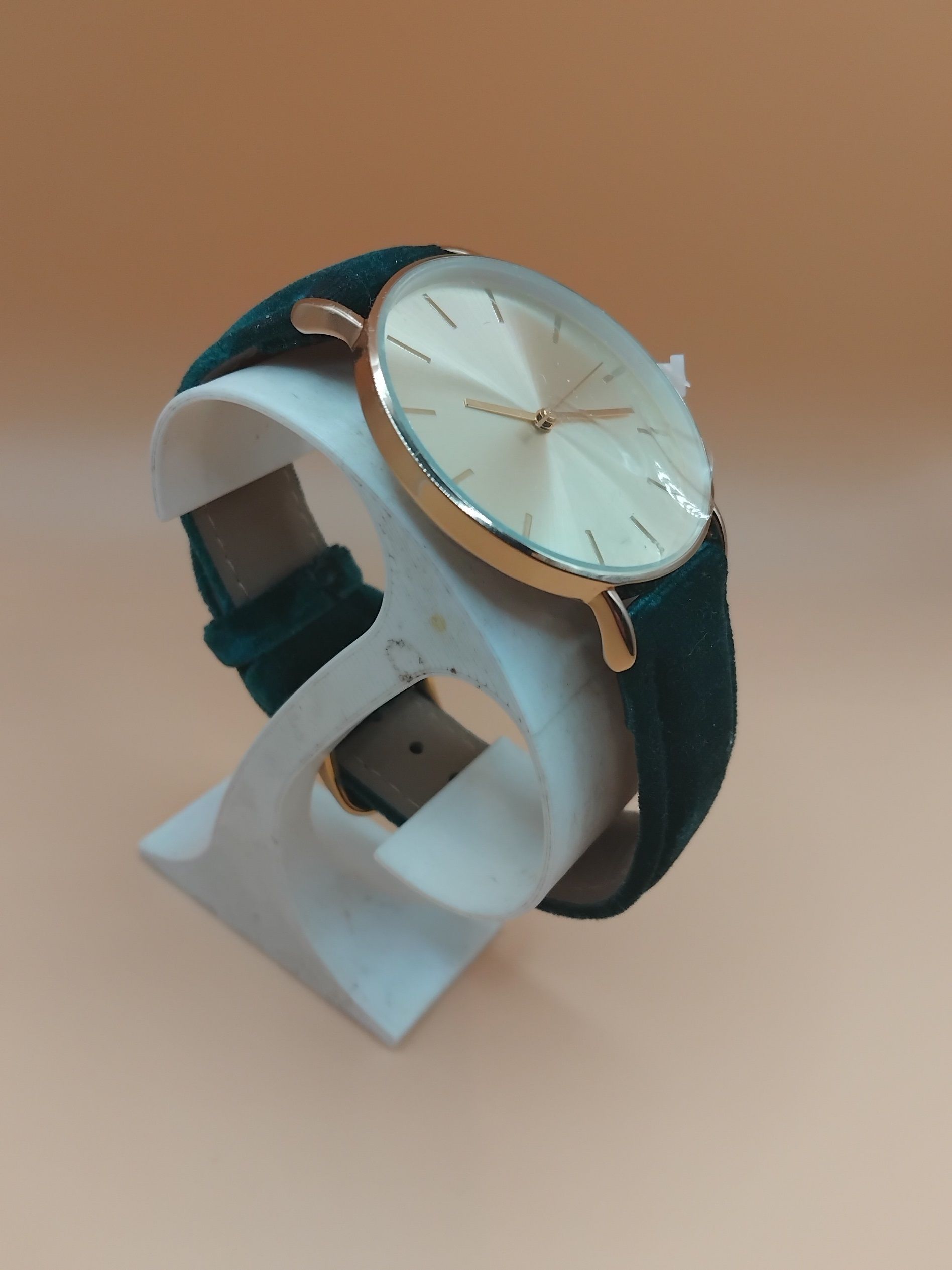 (MW24) Deep green velour over leather strap gents watch