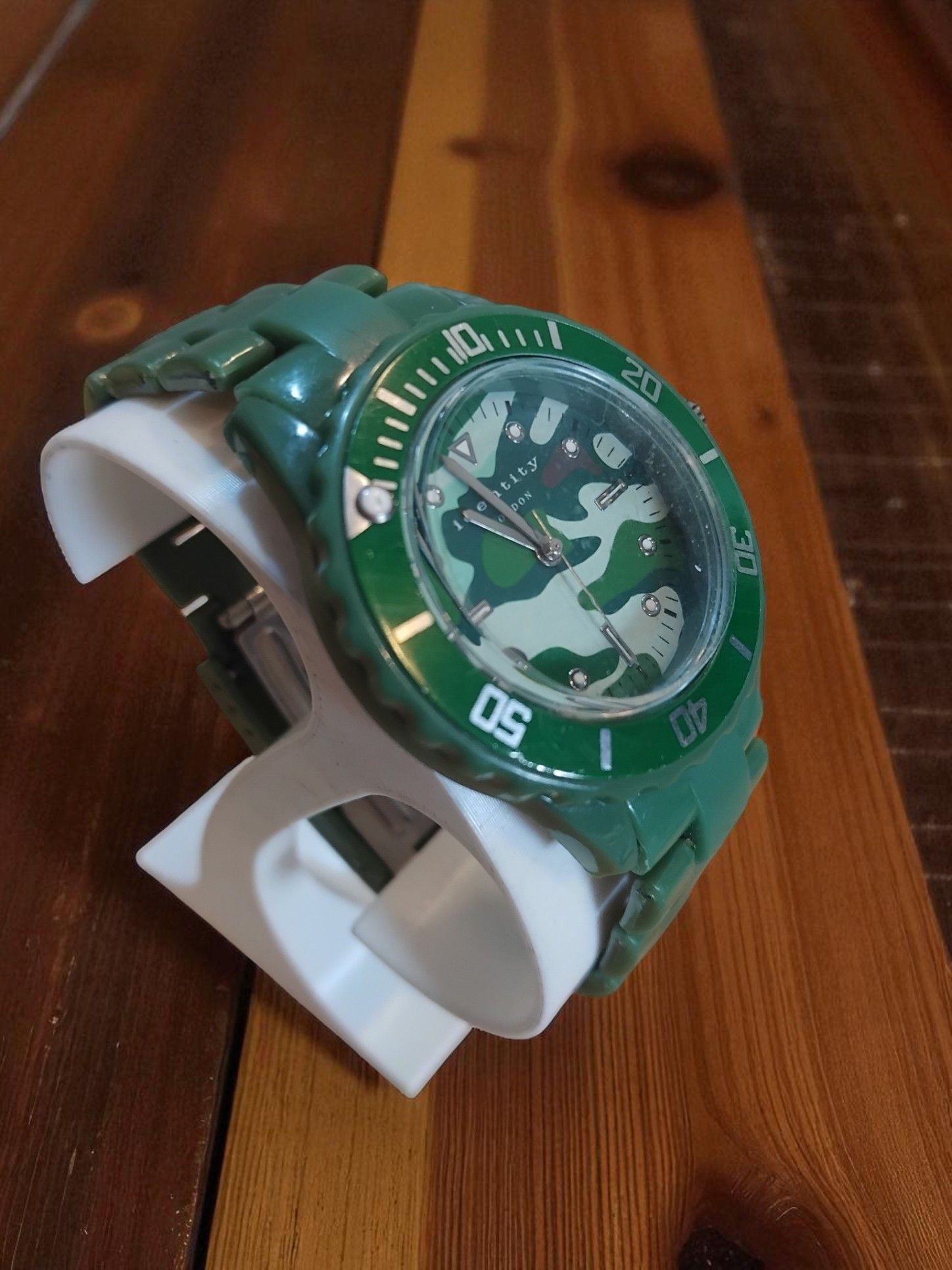 (BW4) Identity of London Boys design watch