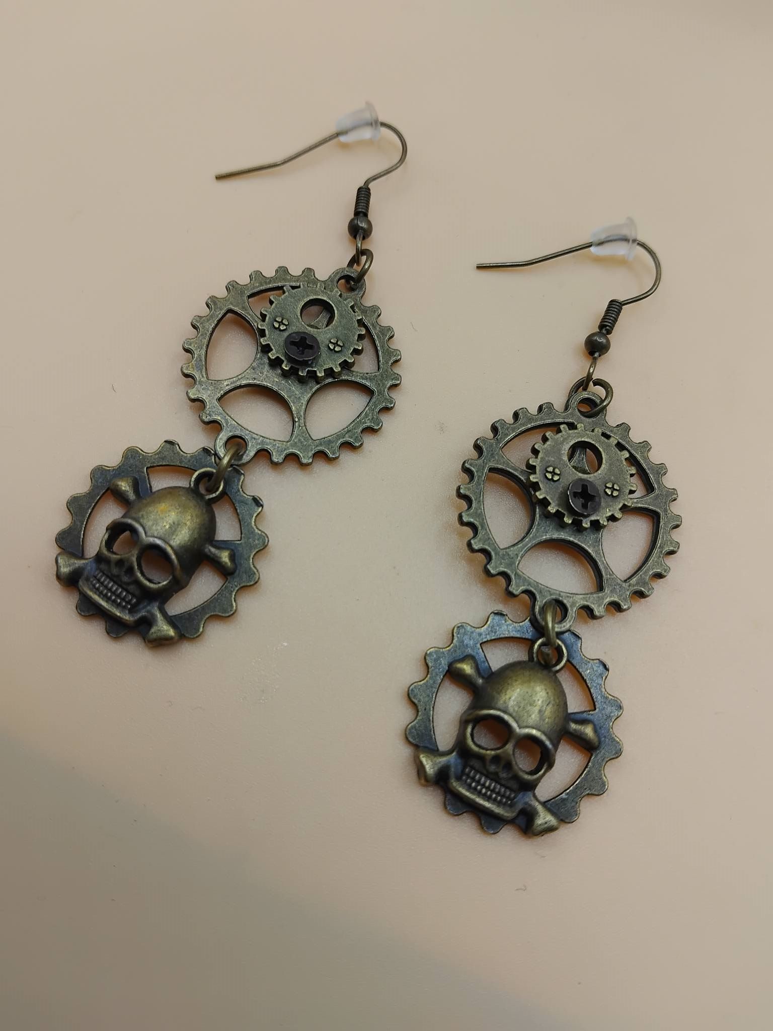 (E72) Pair of steampunk / goth earrings