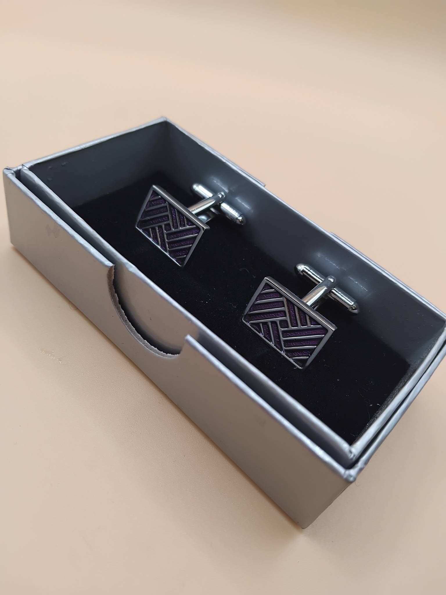 (Cf2) Asymmetrical rectangular pair of boxed cufflinks