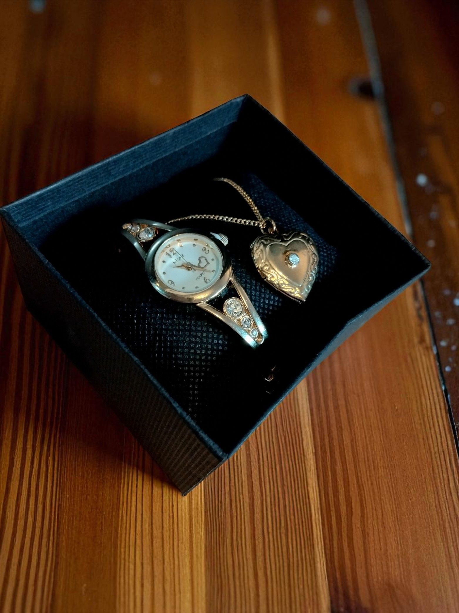 (LW132) Ladies Nicole watch and locket set