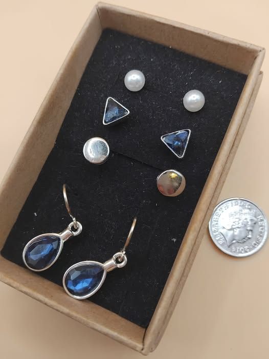 (BE60) 4 x pairs of ladies ear studs