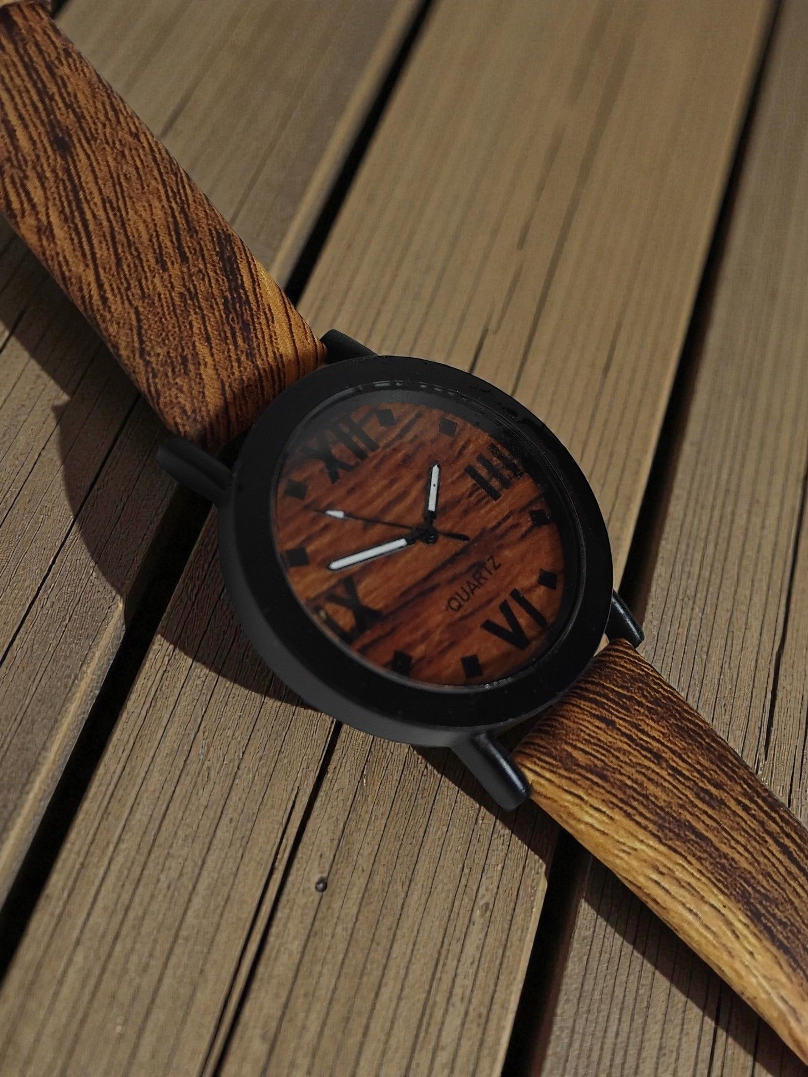 (BW-72) Unisex adult/teenager non-branded wood effect strap watch