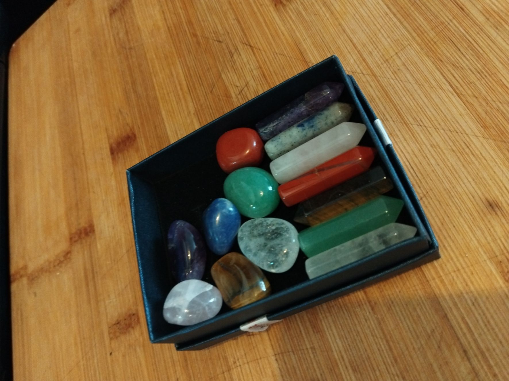 (Box4) 14 pc Chakra stone set
