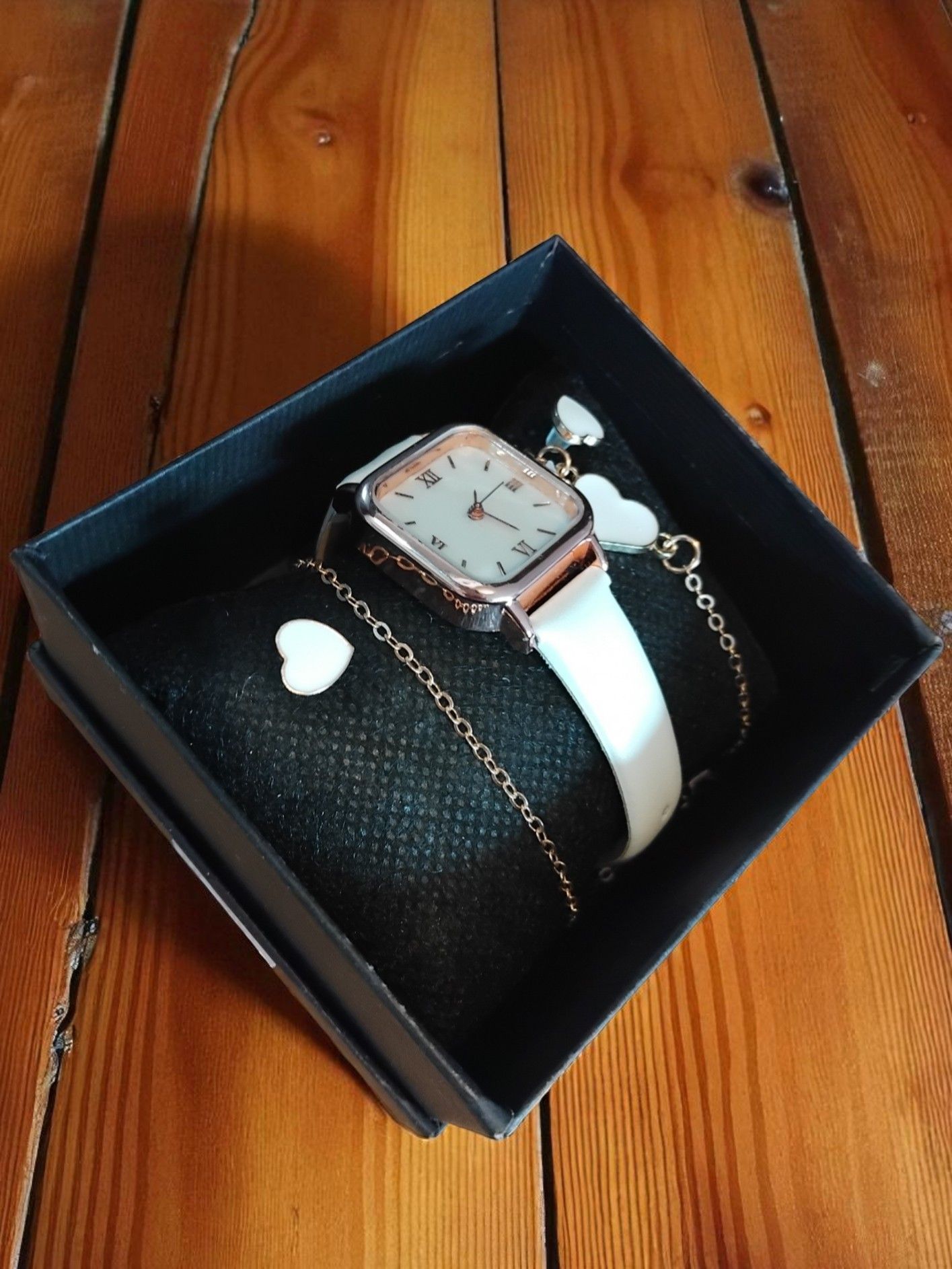 (LW100) Teenager / young lady watch and jewellery set