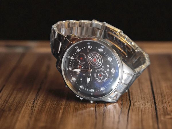 (MW1) Soki branded gents stainless strap watch boxed with strap adjustment tool - Image 2