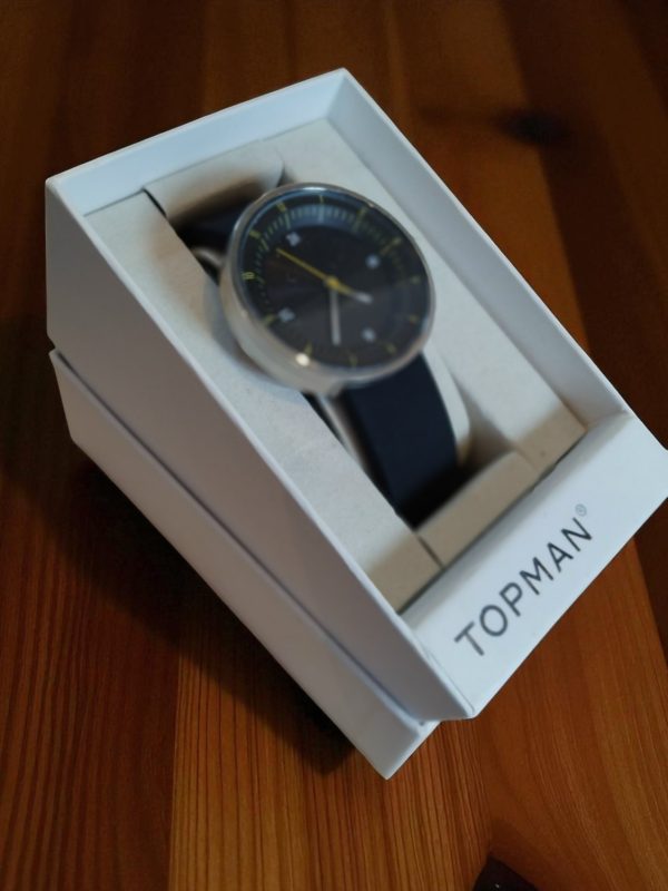 (MW15) Topman boxed black heavy duty silicone strap watch - Image 2