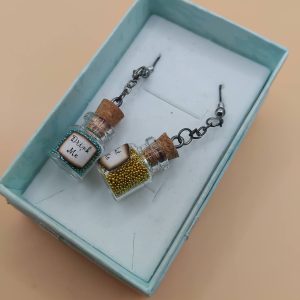 (E18) Fun Eat me and Drink me earrings boxed