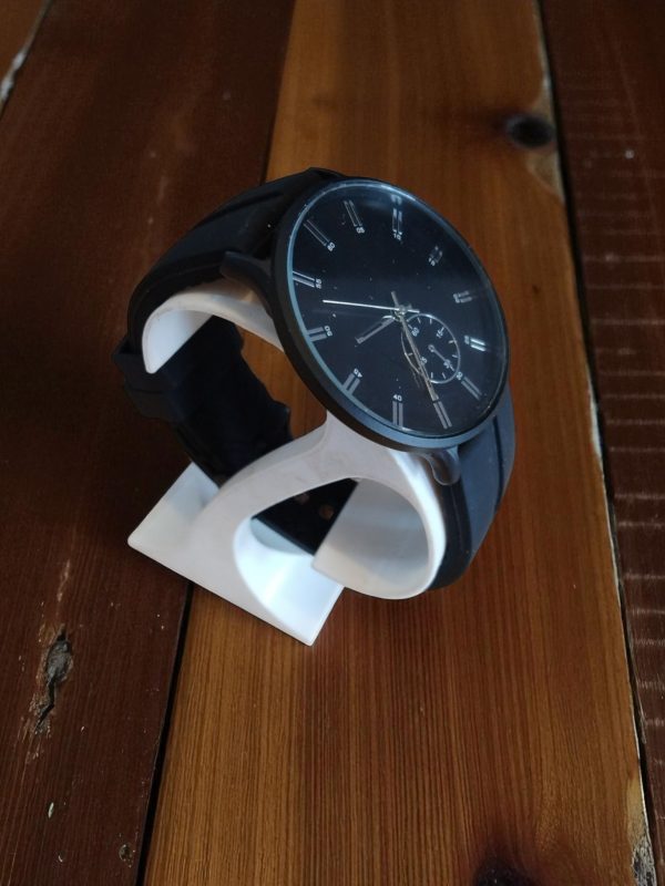 (MW20) Burton ribbed heavy duty black silicone strap watch