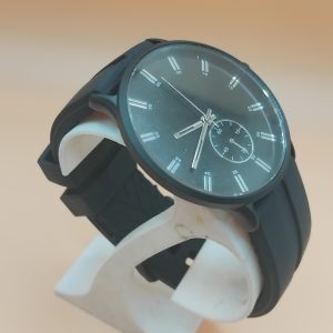 (MW20) Burton ribbed heavy duty black silicone strap watch