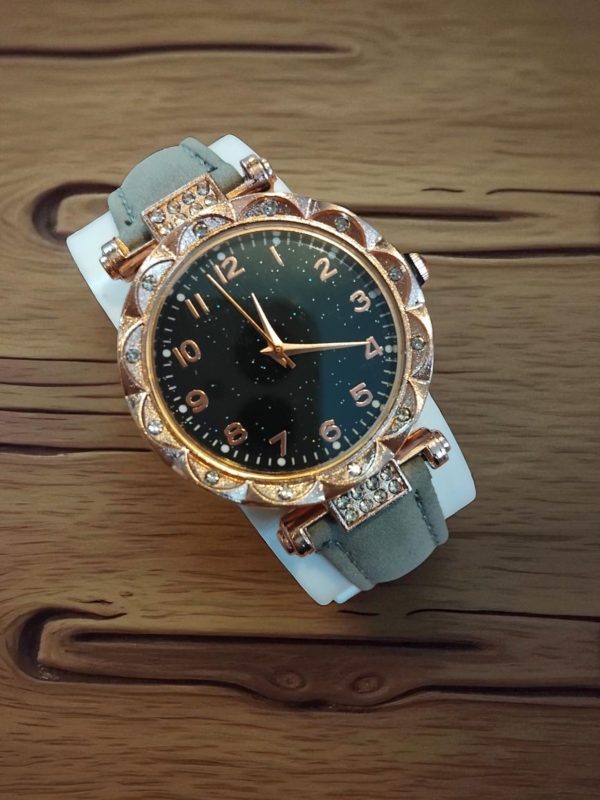 (LW21) Ladies / teenager semi bling leather strap watch - Image 6