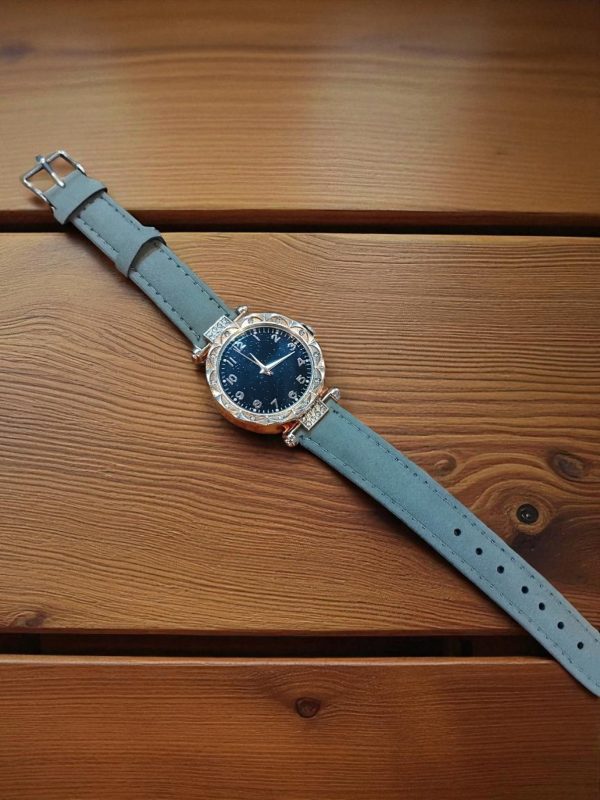 (LW21) Ladies / teenager semi bling leather strap watch - Image 4