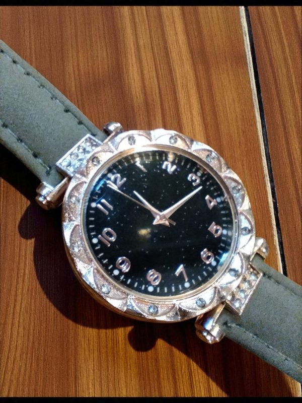 (LW21) Ladies / teenager semi bling leather strap watch - Image 3