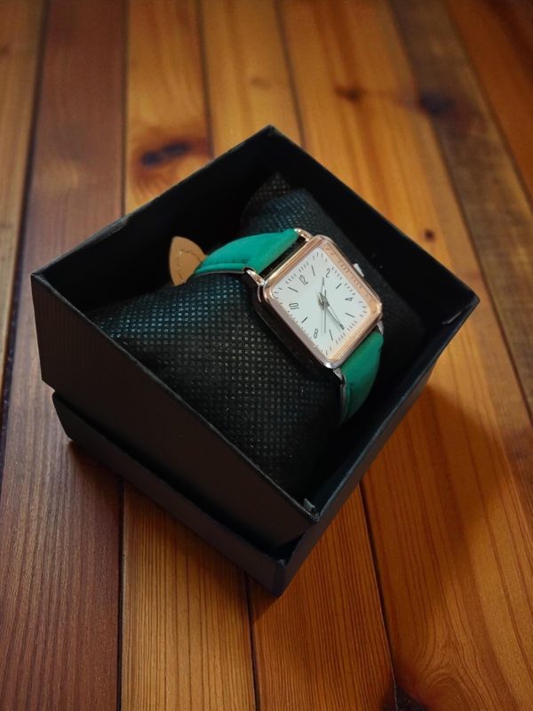 (LW25) Ladies / teenager square face watch - Image 5
