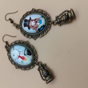 (E25) Alice in Wonderland Hatter & White Rabbit boxed earrings