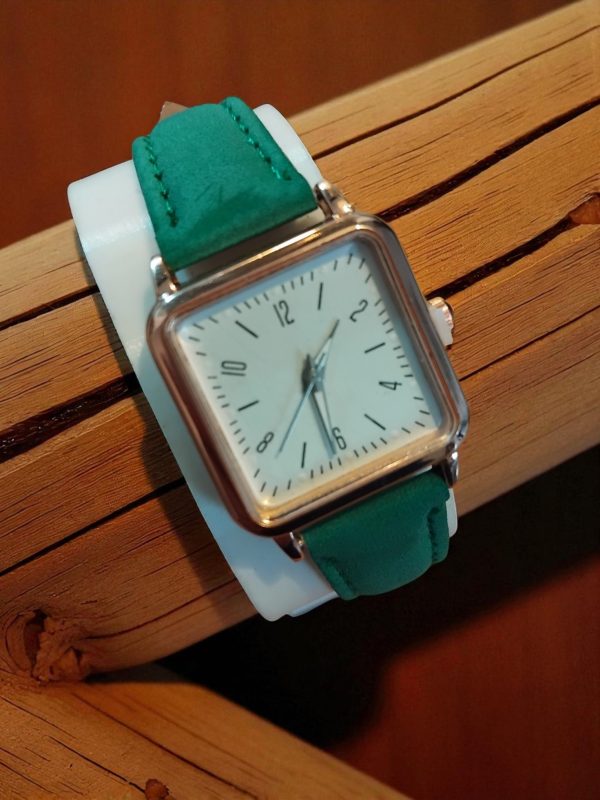 (LW25) Ladies / teenager square face watch - Image 2