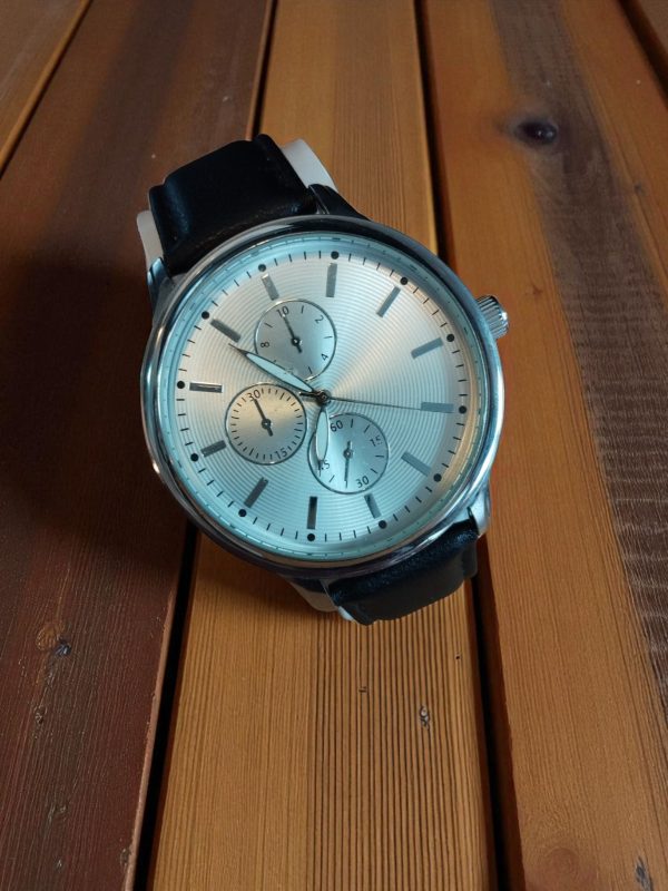 (MW26) Silver faced black leather strap gents / teenagers watch - Image 4
