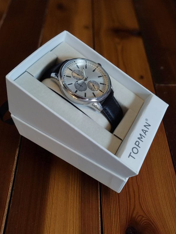 (MW26) Silver faced black leather strap gents / teenagers watch - Image 2