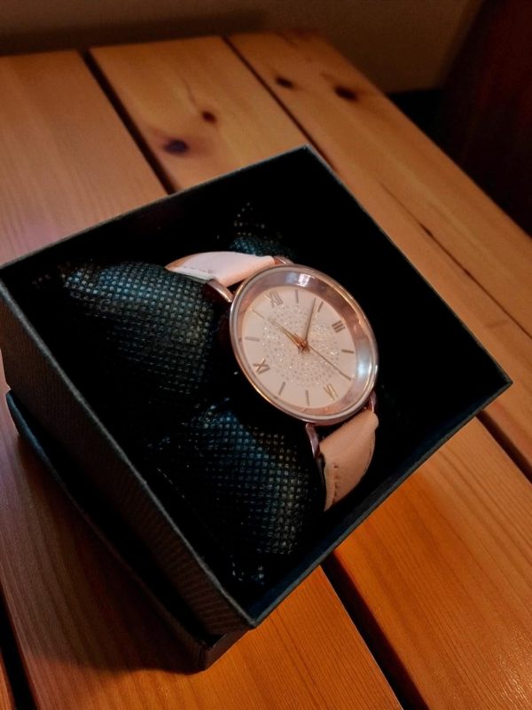 (LW28) Ladies teenager new boxed leather strap watch - Image 2