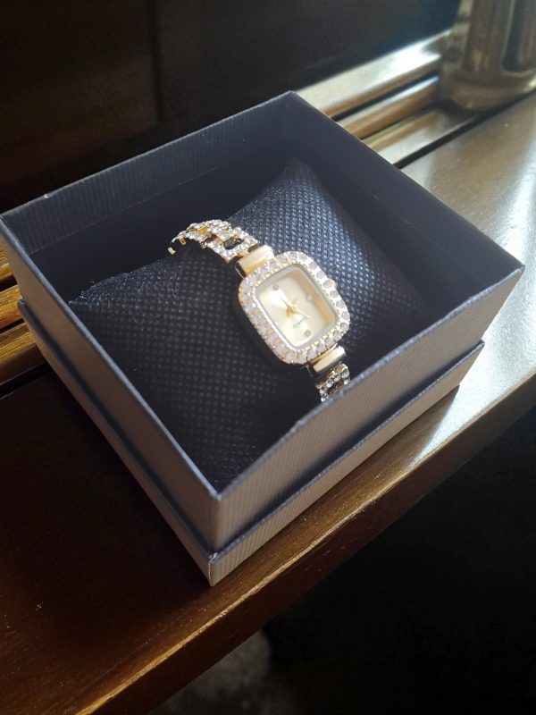 (LW3) Ladies teenager drawstring watch boxed - Image 2