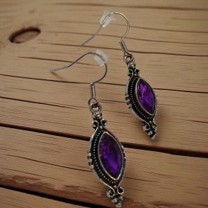 (E30) Ladies / teenagers pair of dress earrings