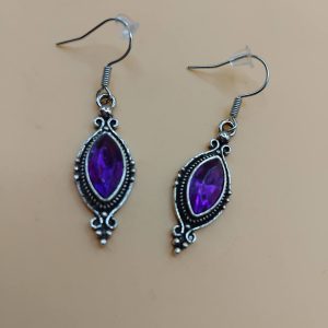(E30) Ladies / teenagers pair of dress earrings