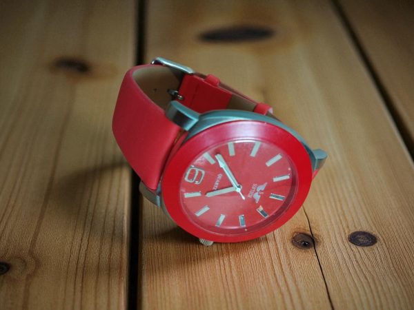 (LW36) Softech of London thick red leather strap ladies watch - Image 5