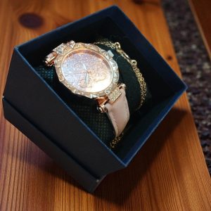 (LW65) Ladies / teenager boxed watch with bracelet