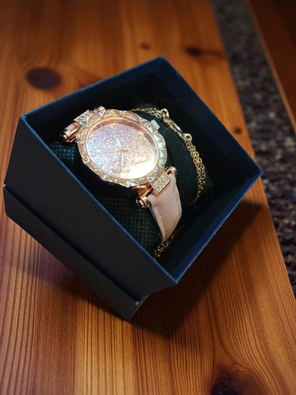 (LW65) Ladies / teenager boxed watch with bracelet