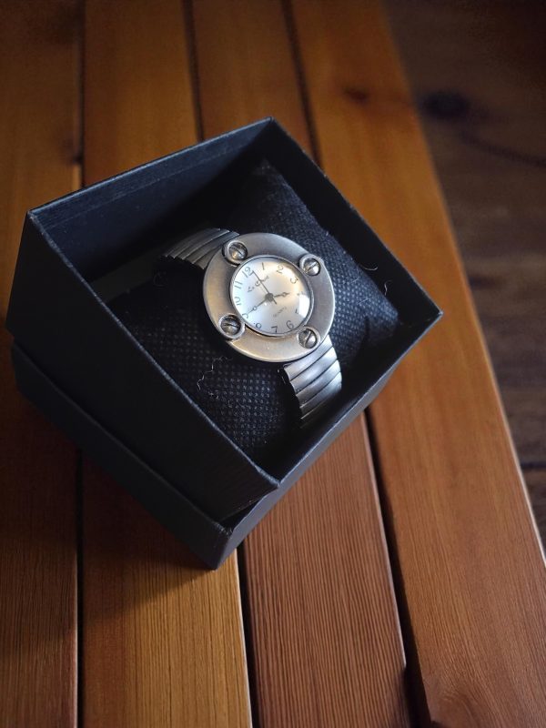 (Lc1) Le Chat ladies / teenagers stainless steel watch - Image 4