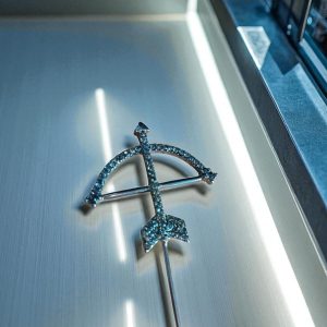 (LP12) Arrow design lapel / hat pin