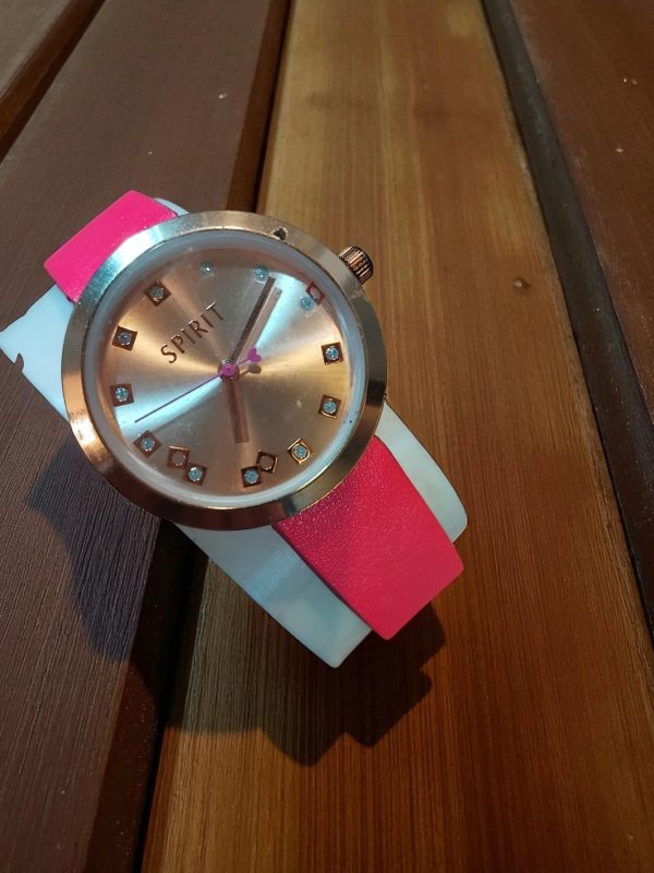 (LW120) Spirit ladies / teens shiny pink leather strap watch - Image 4
