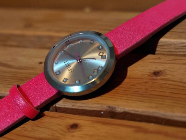 (LW120) Spirit ladies / teens shiny pink leather strap watch - Image 2