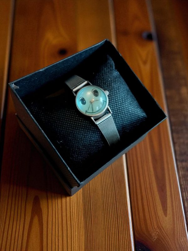 (LW130) Ladies / teens convex smiley face watch on stainless steel strap - Image 5