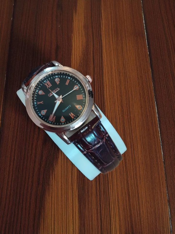 (LW171) Geneva Ladies brown leather strap watch - Image 3