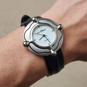 (Lc18) Le Chat ladies/teens leather strap watch with rhinestones
