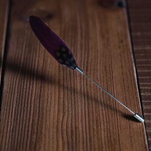 (LP18) Purple and black feather design lapel pin