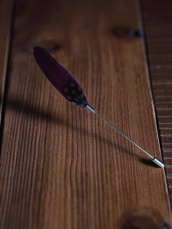 (LP18) Purple and black feather design lapel pin